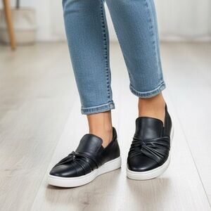 ROCKPORT COBB HILL COLLECTION Willa Genuine Leather Bow Slip on Sneakers Sz 8